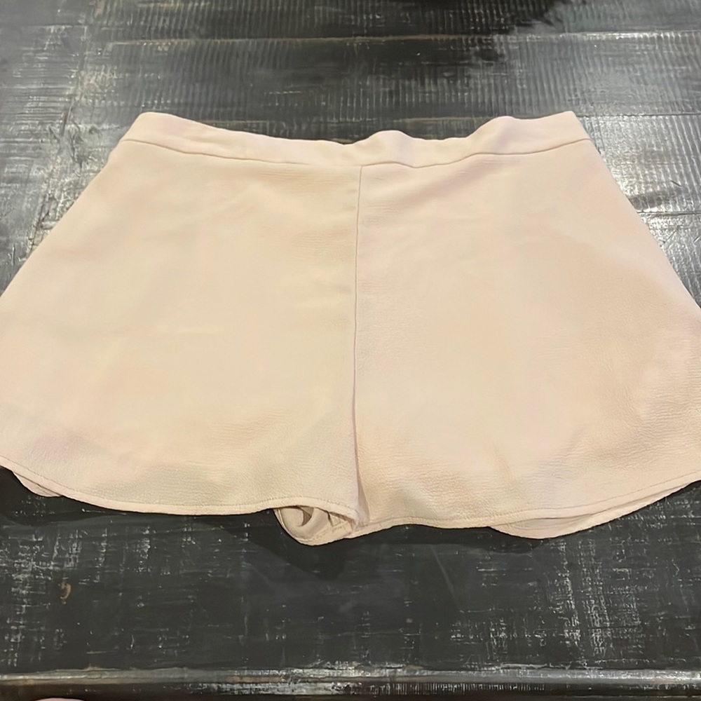 Women’s cream lined dress shorts size large, new without tags